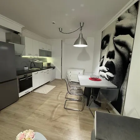 Gold Coast Sp Apartment *